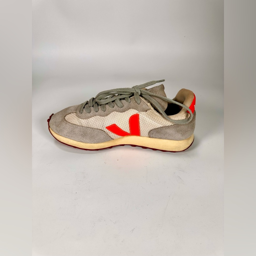 Veja RIO BRANCO HEXAMESH GRAVEL ORANGE GREY Sneakers - Picture 6 of 13
